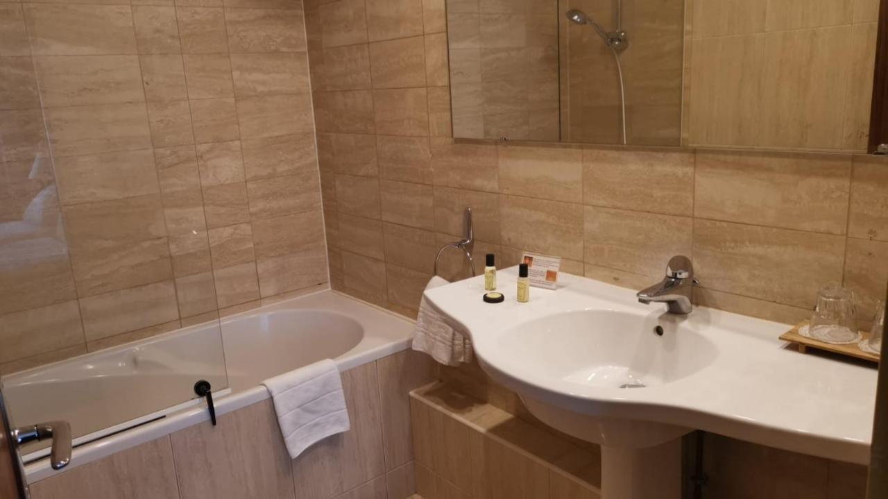 Le Grand Monarque Hotel Мелюн Екстериор снимка