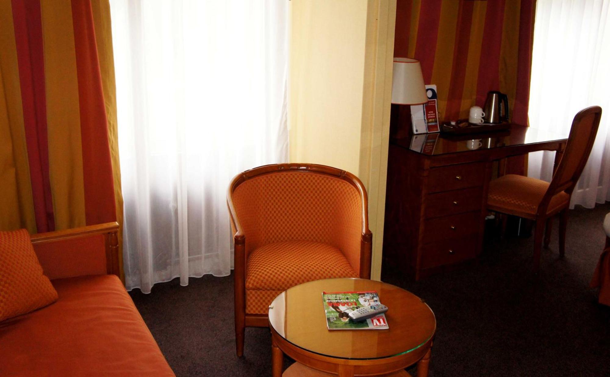 Le Grand Monarque Hotel Мелюн Екстериор снимка