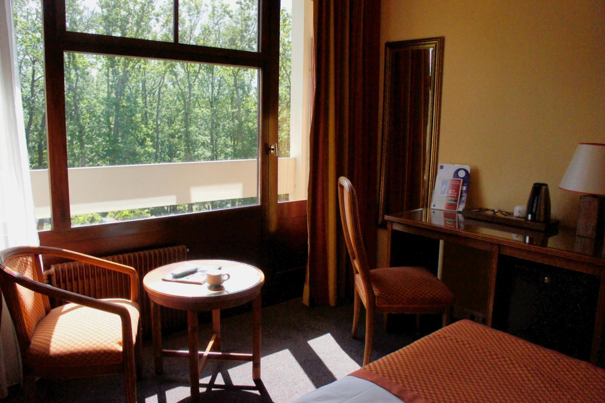 Le Grand Monarque Hotel Мелюн Екстериор снимка