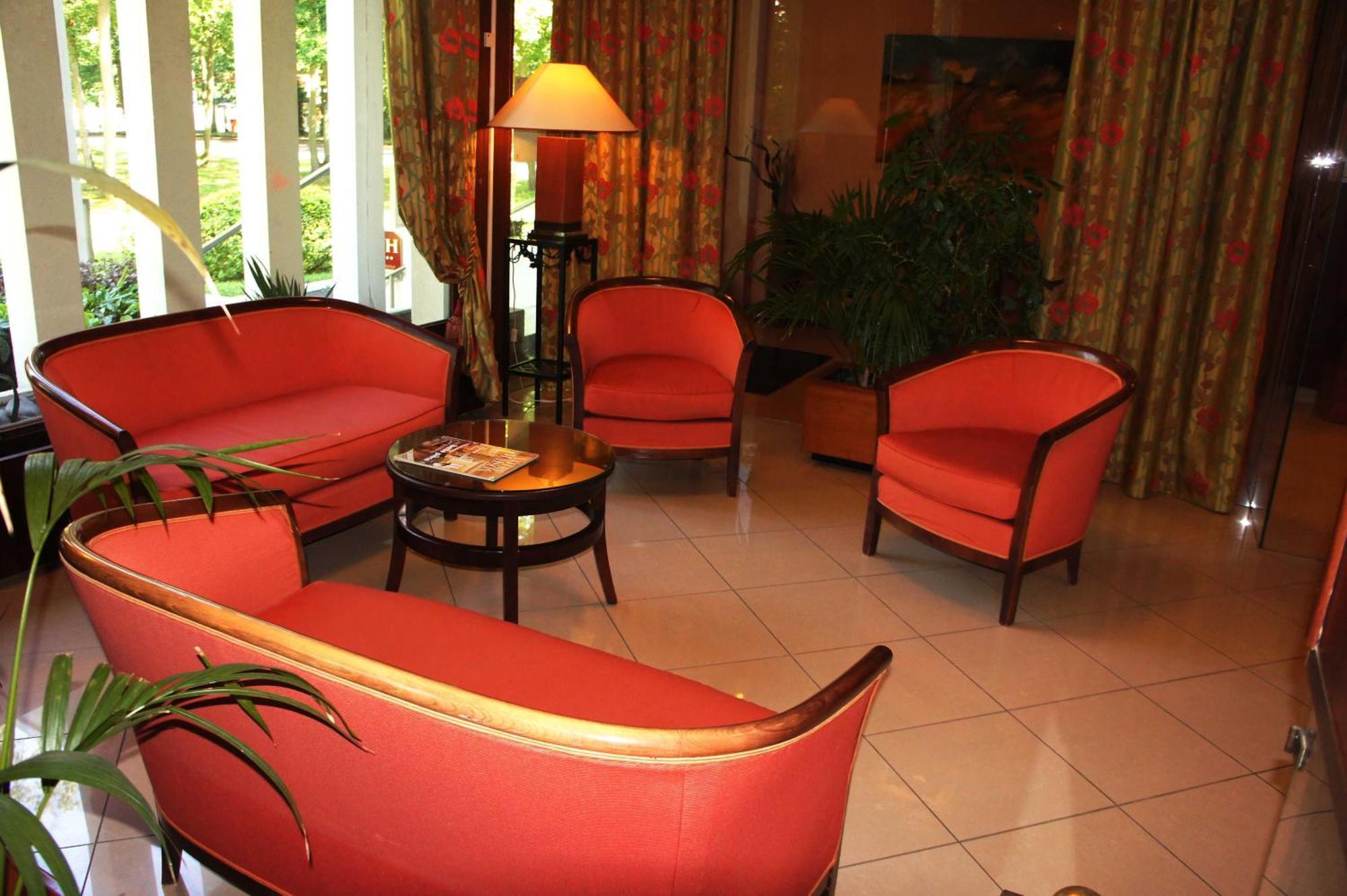 Le Grand Monarque Hotel Мелюн Екстериор снимка