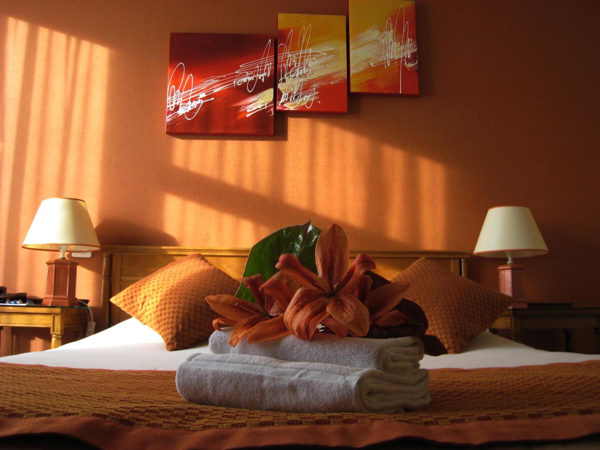 Le Grand Monarque Hotel Мелюн Екстериор снимка