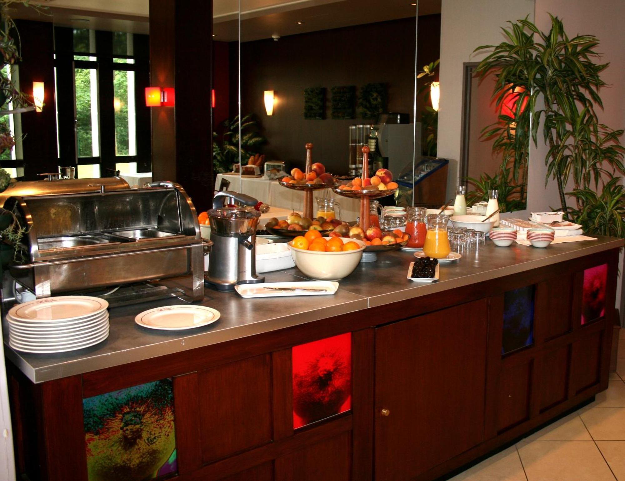 Le Grand Monarque Hotel Мелюн Екстериор снимка
