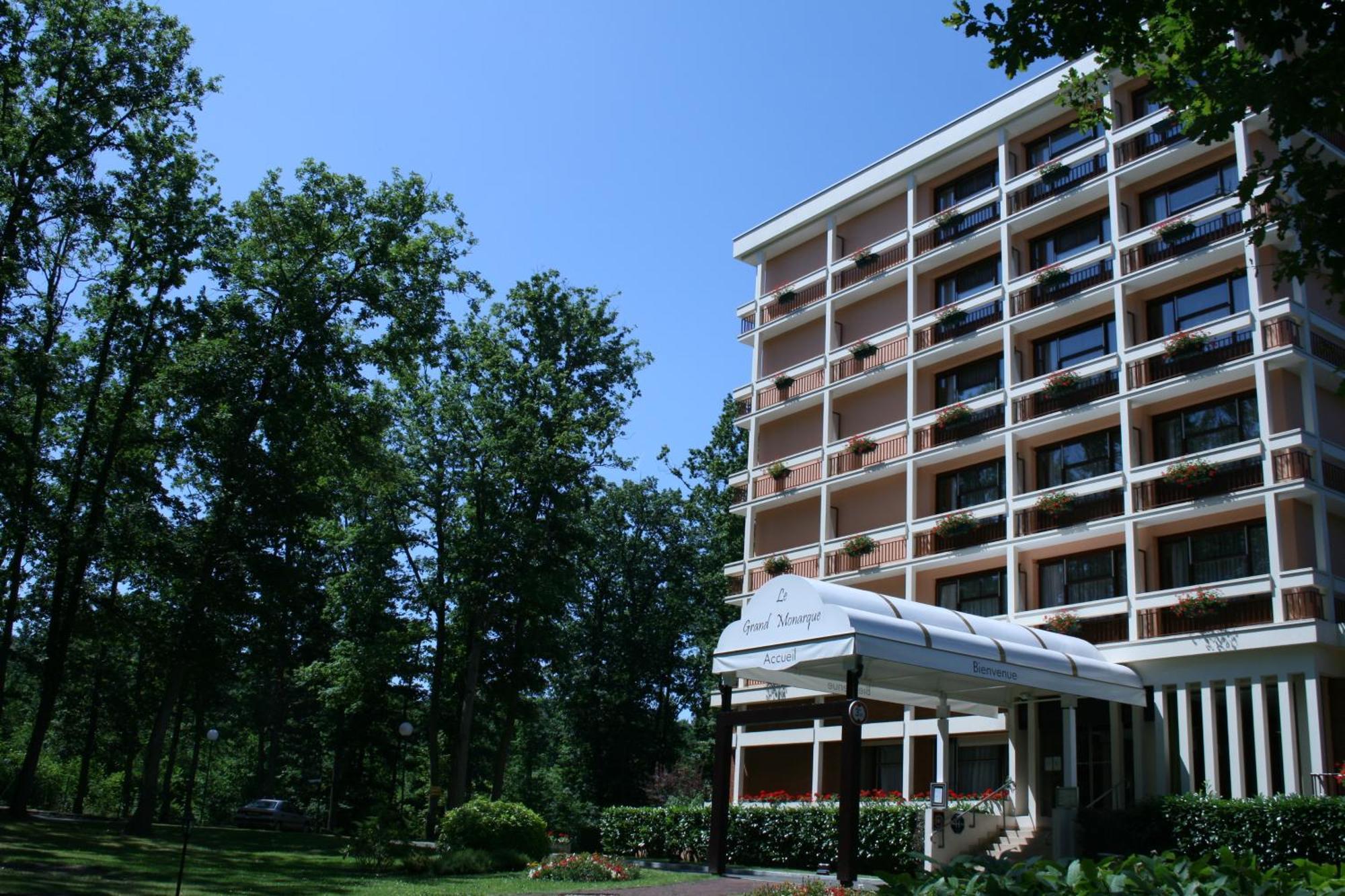 Le Grand Monarque Hotel Мелюн Екстериор снимка