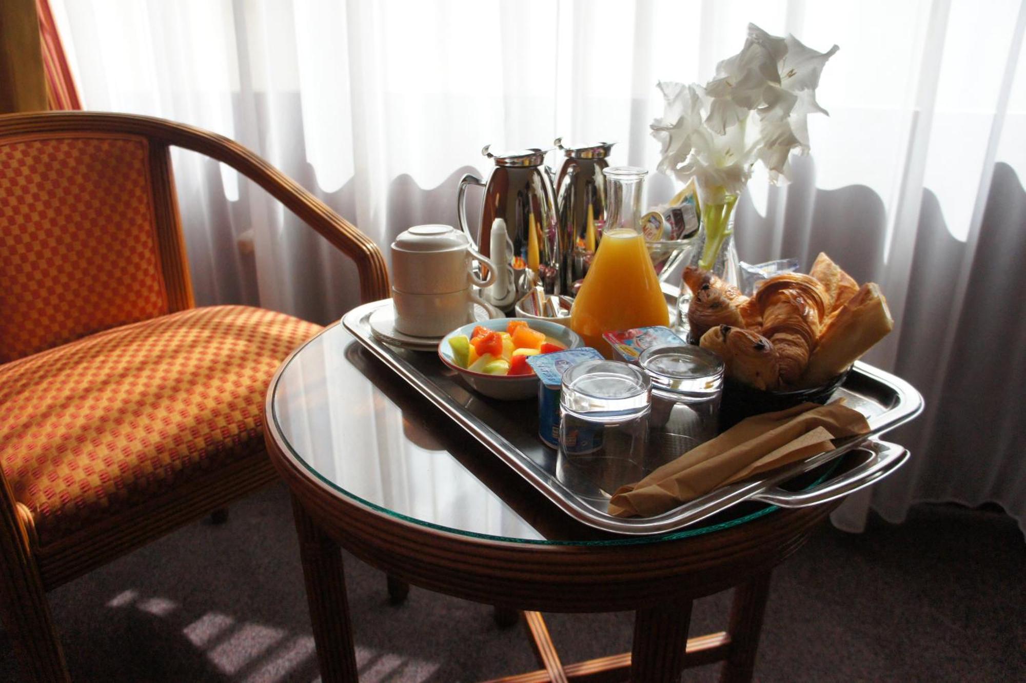Le Grand Monarque Hotel Мелюн Екстериор снимка