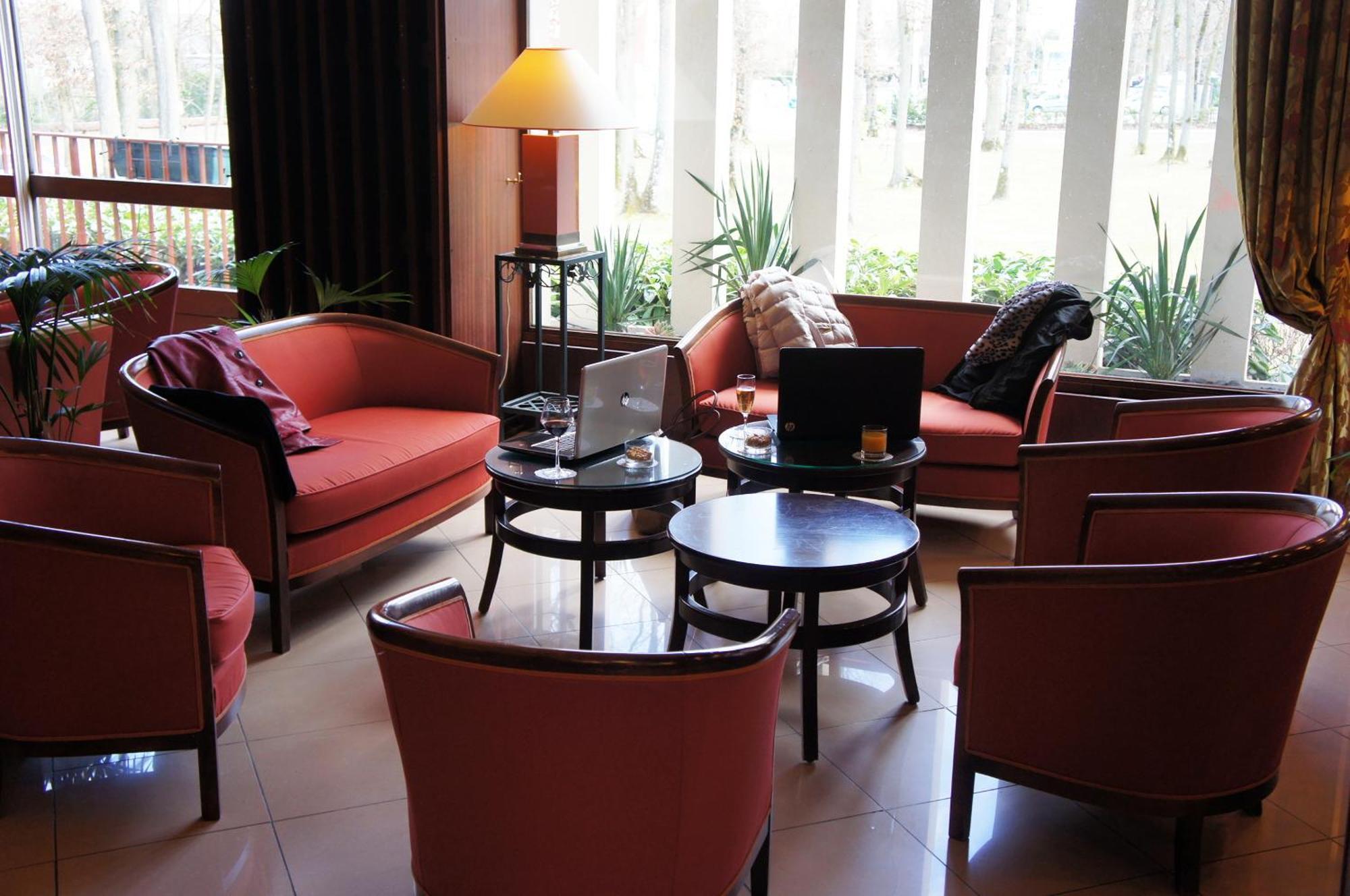 Le Grand Monarque Hotel Мелюн Екстериор снимка