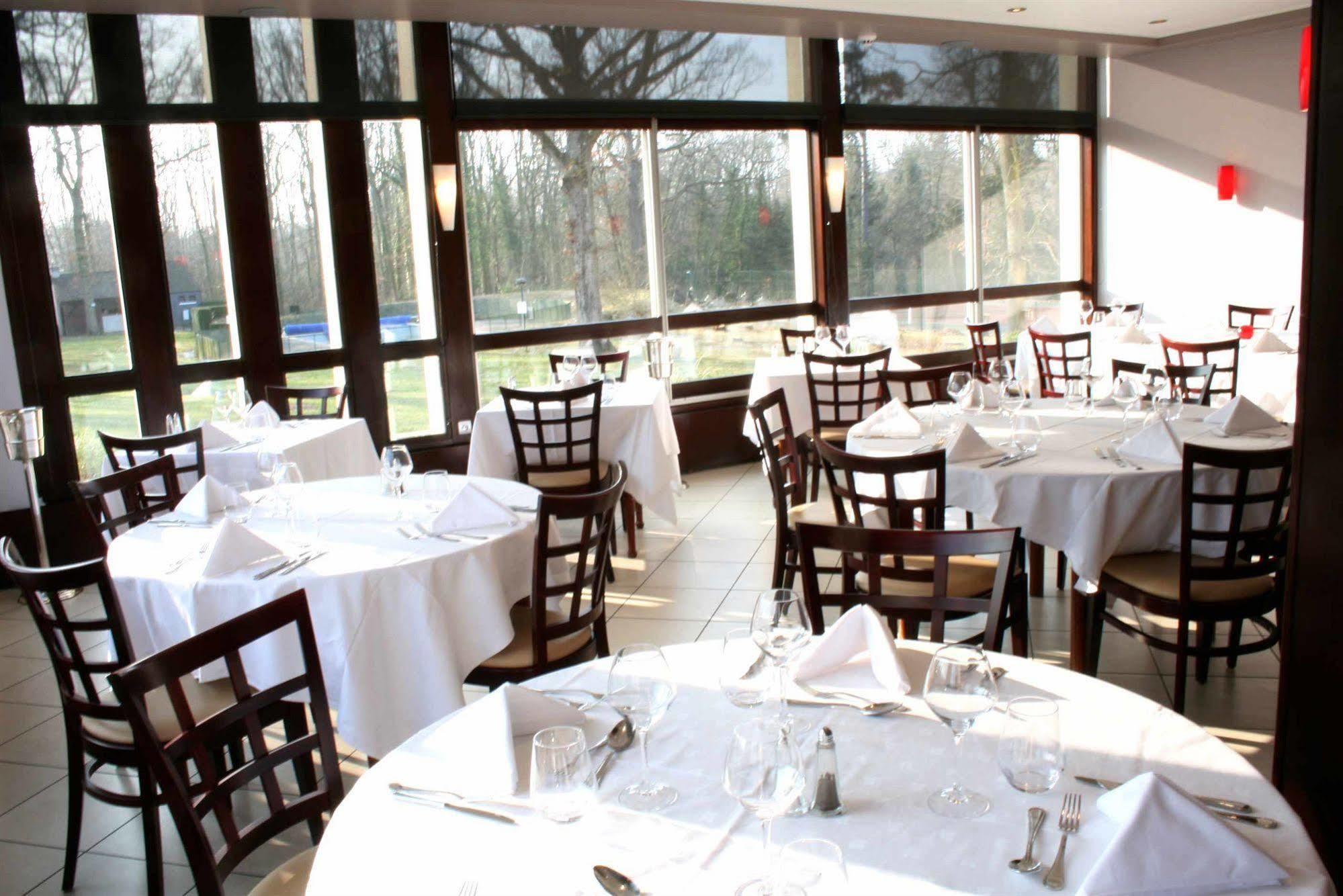 Le Grand Monarque Hotel Мелюн Екстериор снимка