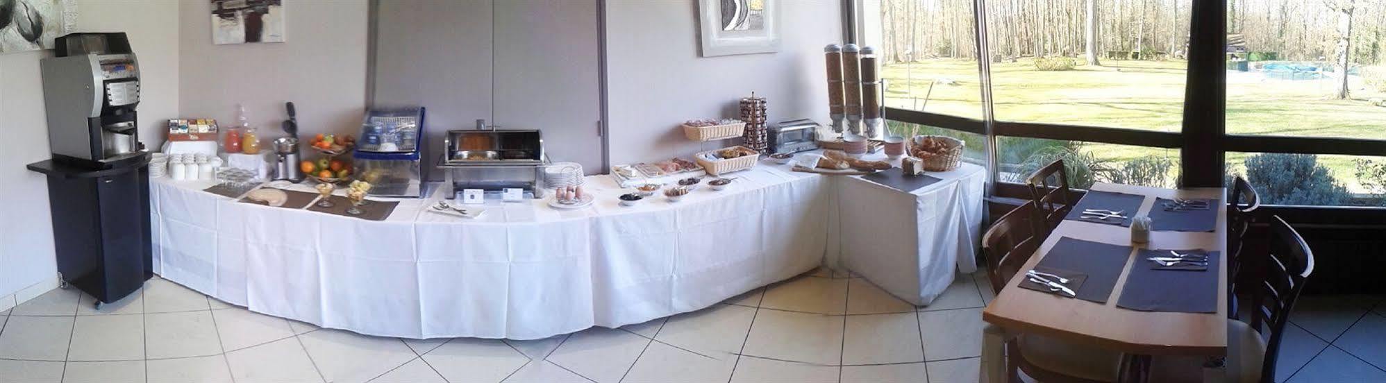 Le Grand Monarque Hotel Мелюн Екстериор снимка