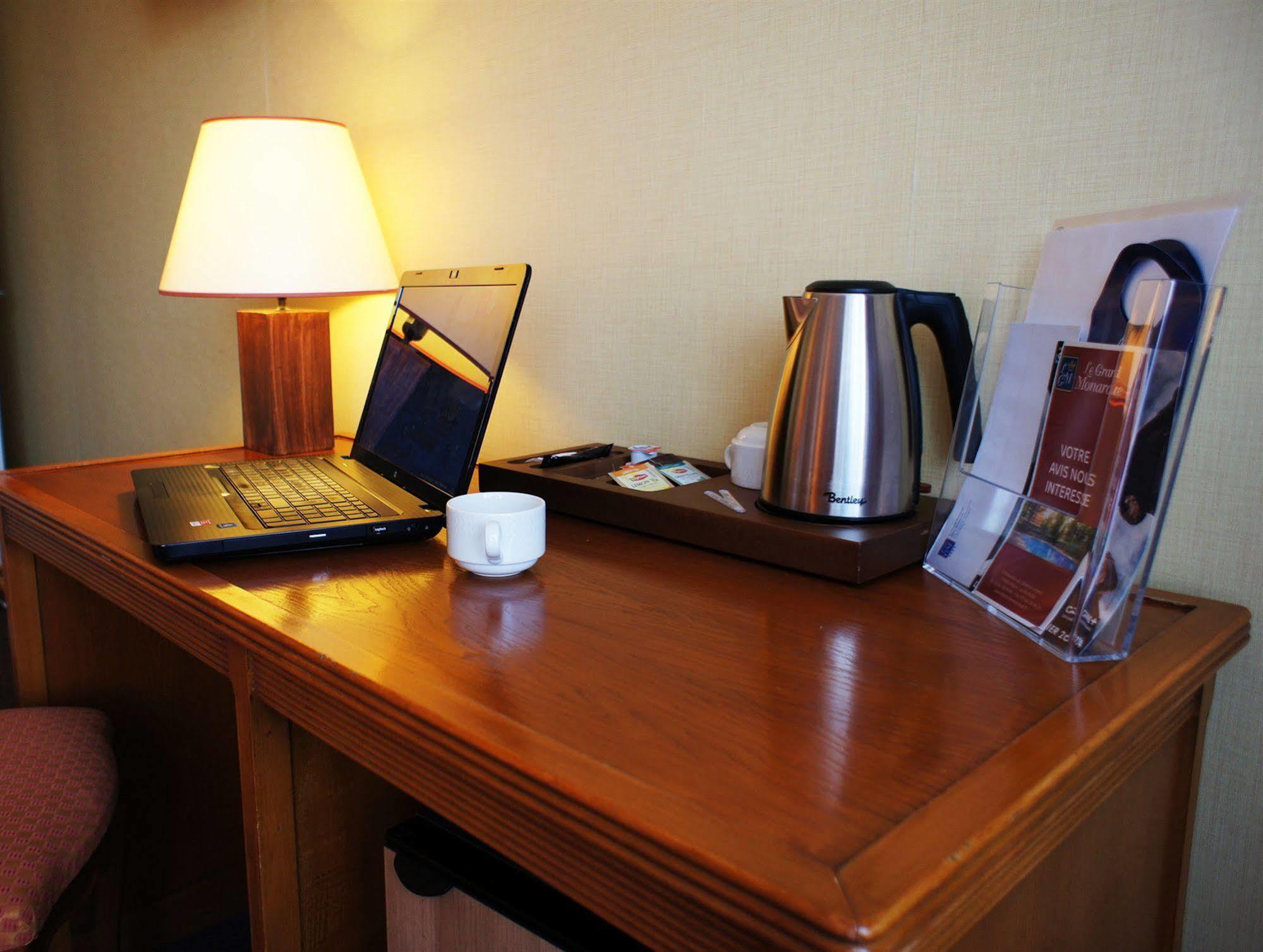 Le Grand Monarque Hotel Мелюн Екстериор снимка
