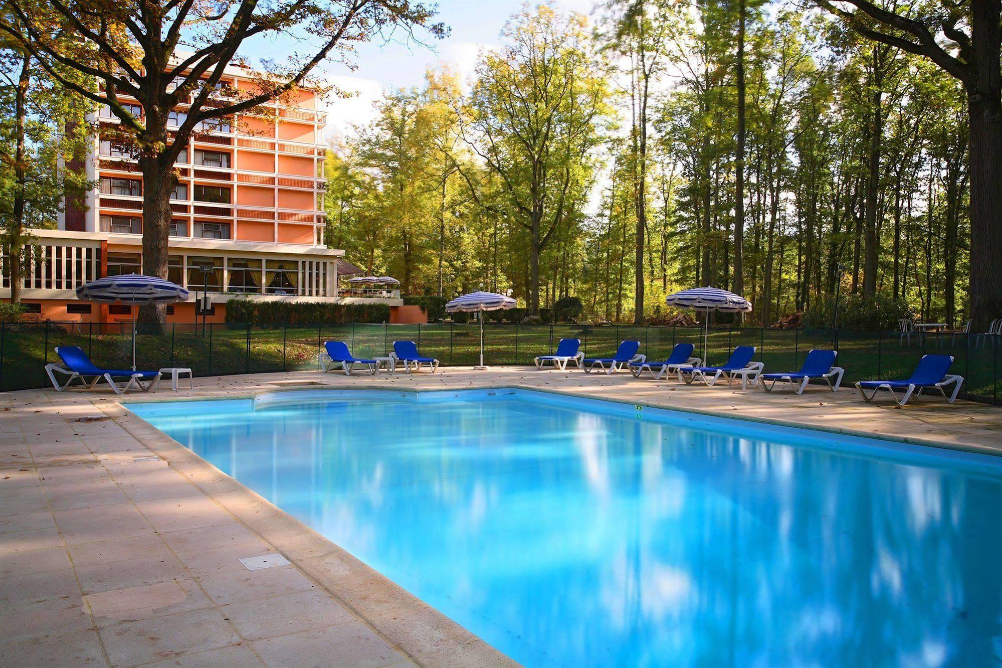 Le Grand Monarque Hotel Мелюн Екстериор снимка