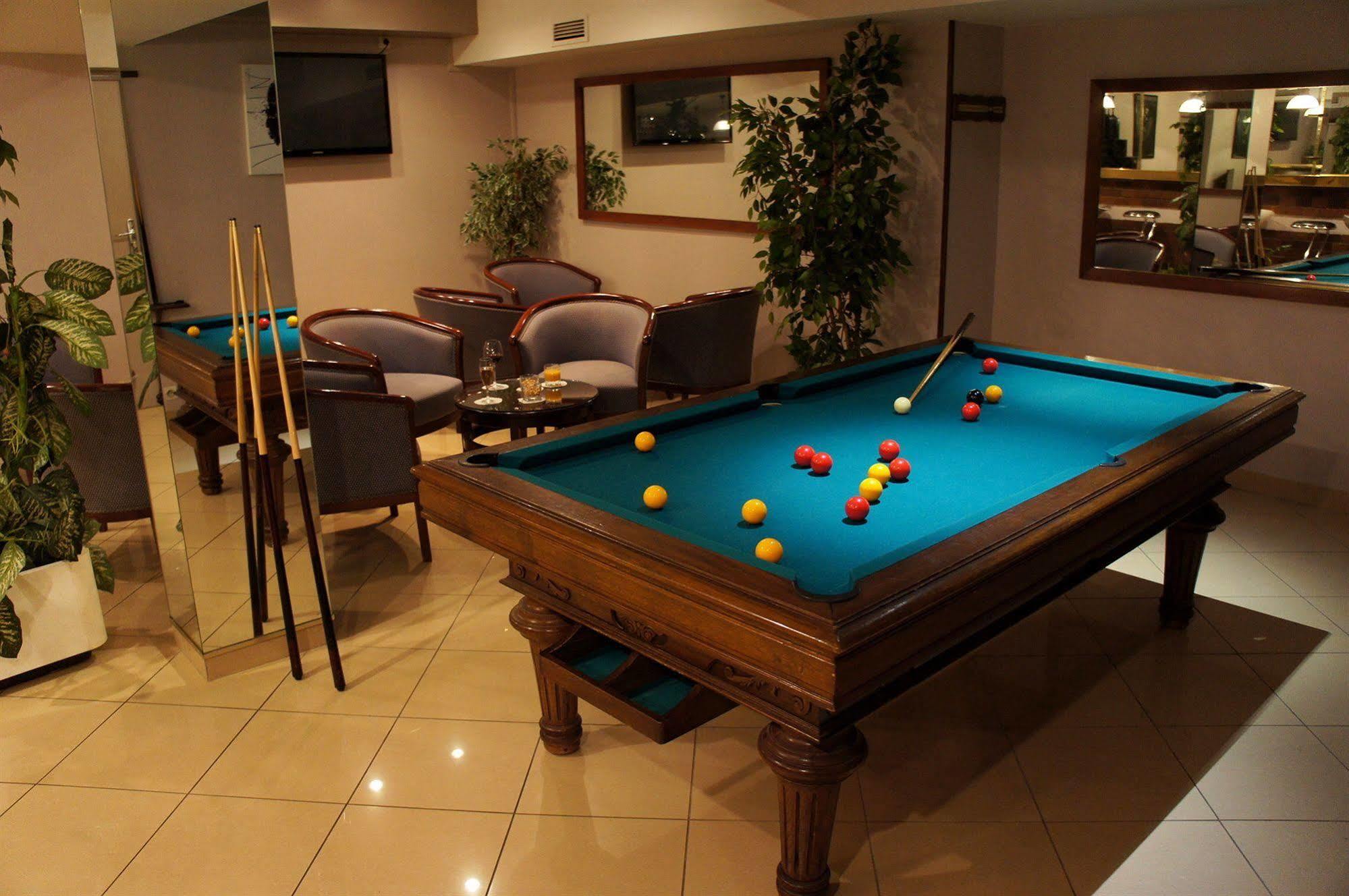 Le Grand Monarque Hotel Мелюн Екстериор снимка